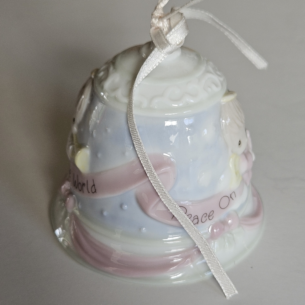 Precious Moments 1993 Peace on Earth Bell Ornament - Picture 2 of 6